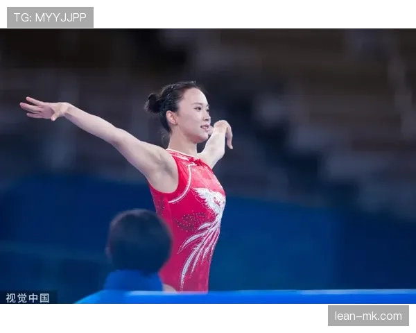 杨力维赛场冷面杀手，下了场背个小白包逛菜市场那画面太让人懵