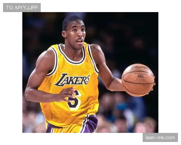 埃迪·琼斯无球跑动撕裂防线，3D属性成球队外线关键支点